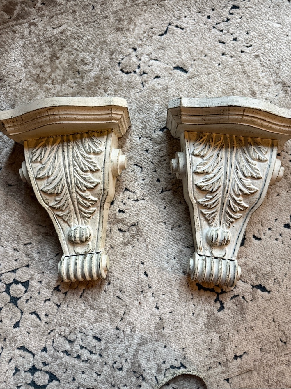 Decorative Wall Corbels in Distressed Cream – Classic Home Accents